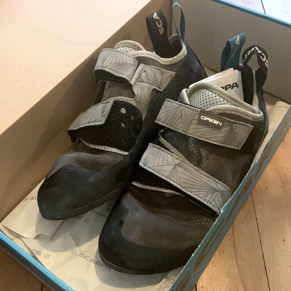 Scarpa Origin rock climbing shoe size 42.5 (US men’s 9.5) (US women’s 10.5)